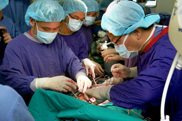 Lần đầu tiên Việt nam thực hiện lấy đồng thời 6 tạng từ người cho chết não ghép cho 5 bệnh nhân